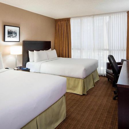 Delta Hotels Calgary Airport In-Terminal Экстерьер фото