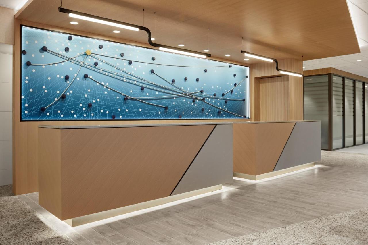 Delta Hotels Calgary Airport In-Terminal Экстерьер фото