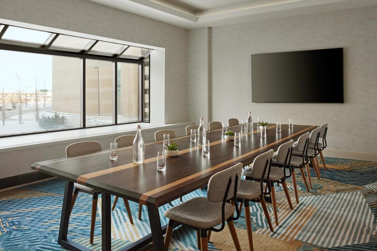 Delta Hotels Calgary Airport In-Terminal Экстерьер фото