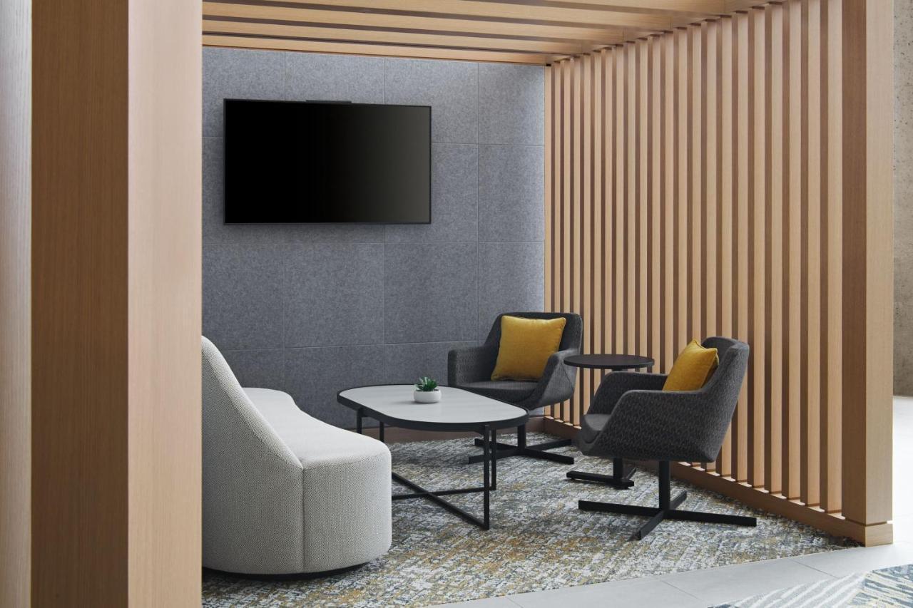 Delta Hotels Calgary Airport In-Terminal Экстерьер фото