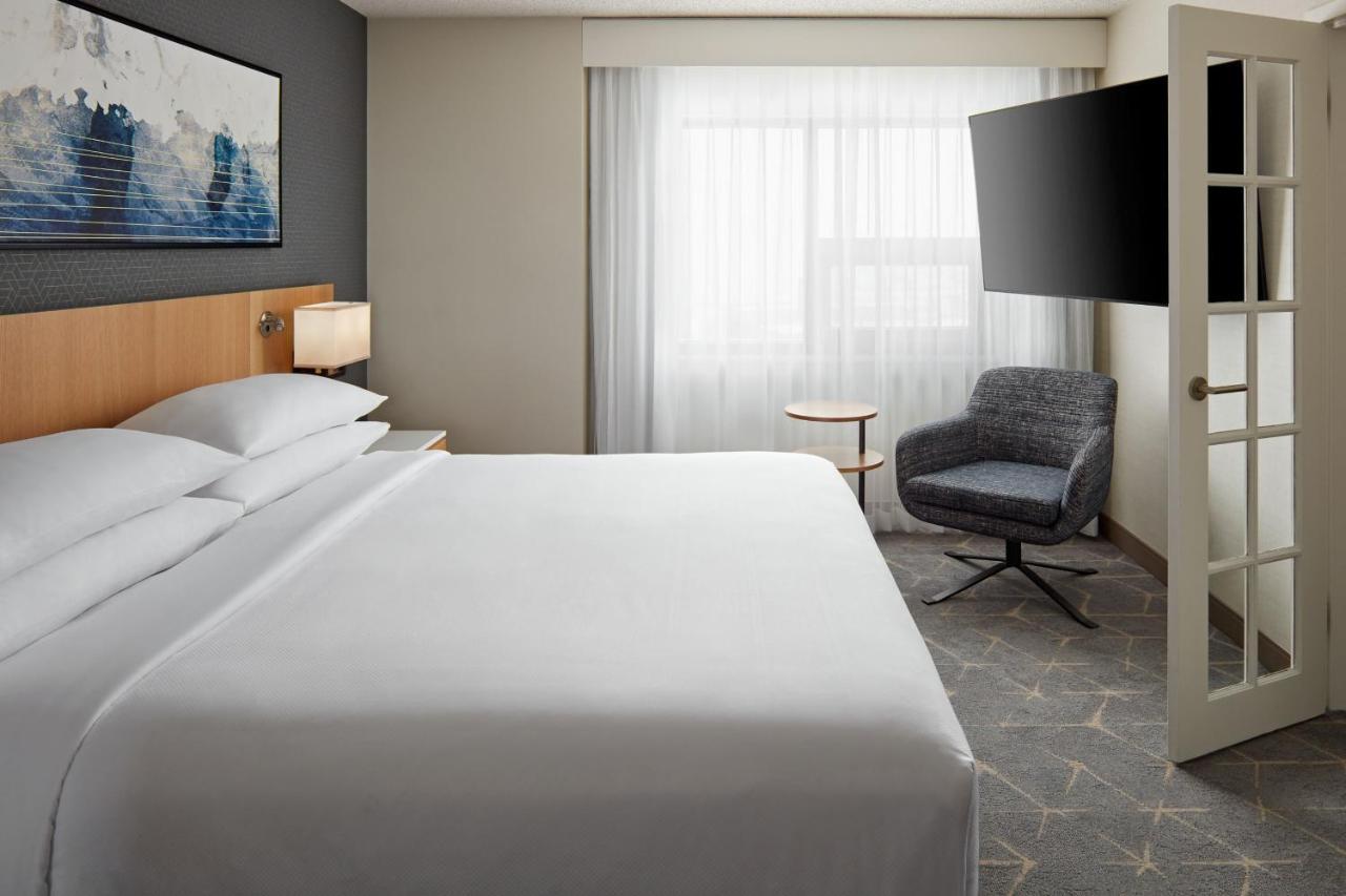 Delta Hotels Calgary Airport In-Terminal Экстерьер фото