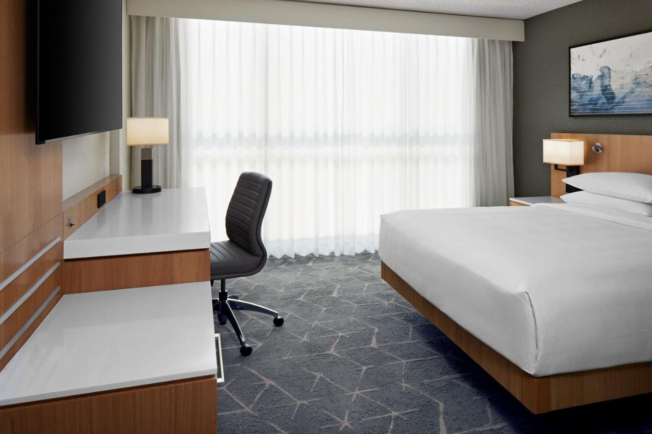 Delta Hotels Calgary Airport In-Terminal Экстерьер фото