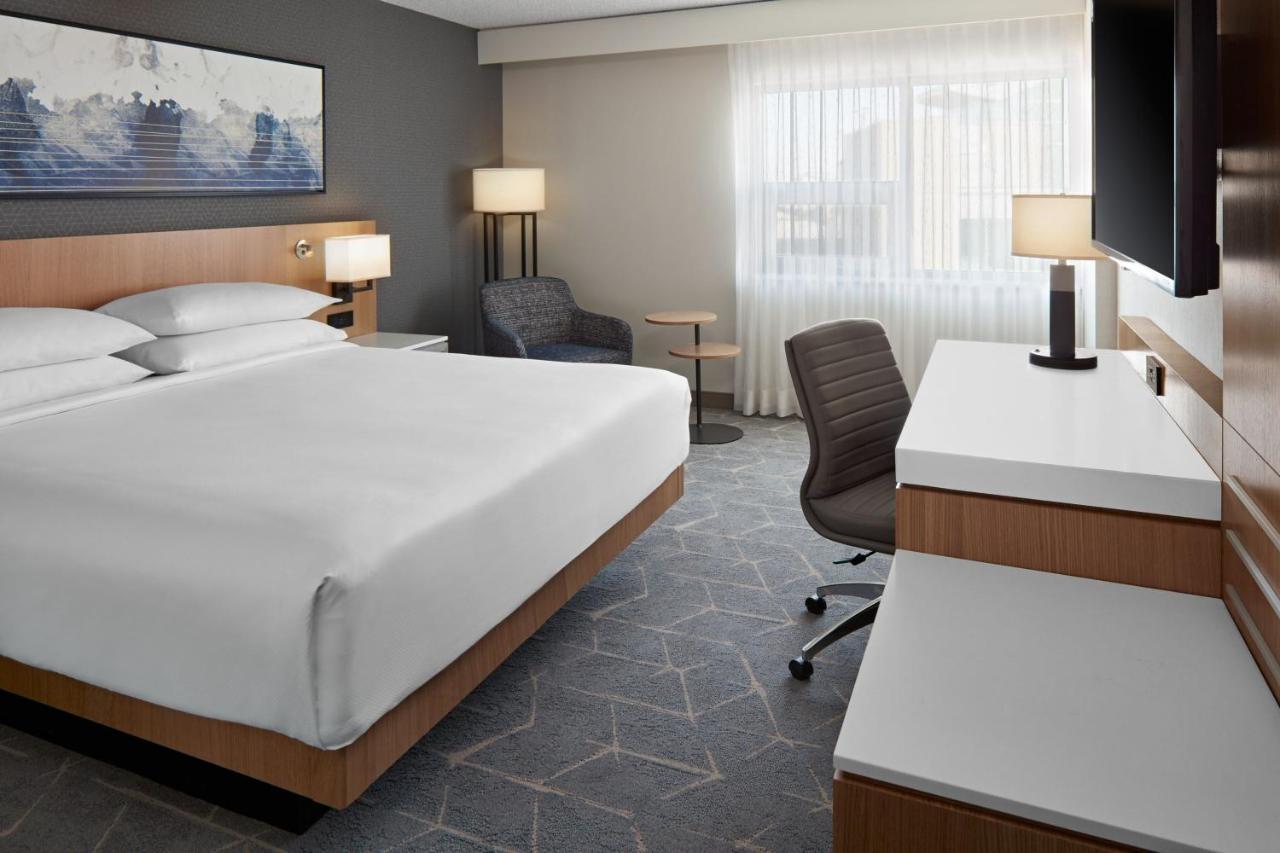 Delta Hotels Calgary Airport In-Terminal Экстерьер фото