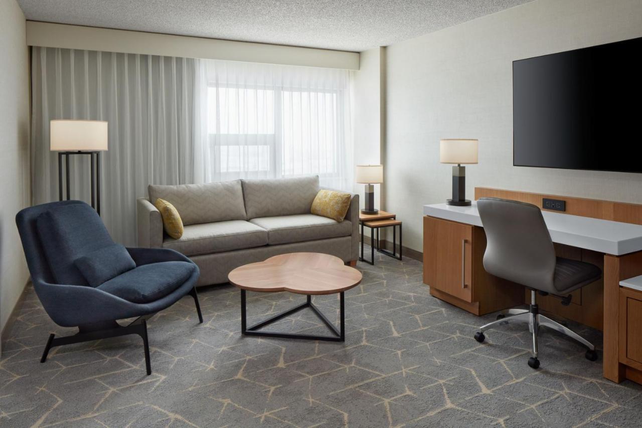 Delta Hotels Calgary Airport In-Terminal Экстерьер фото