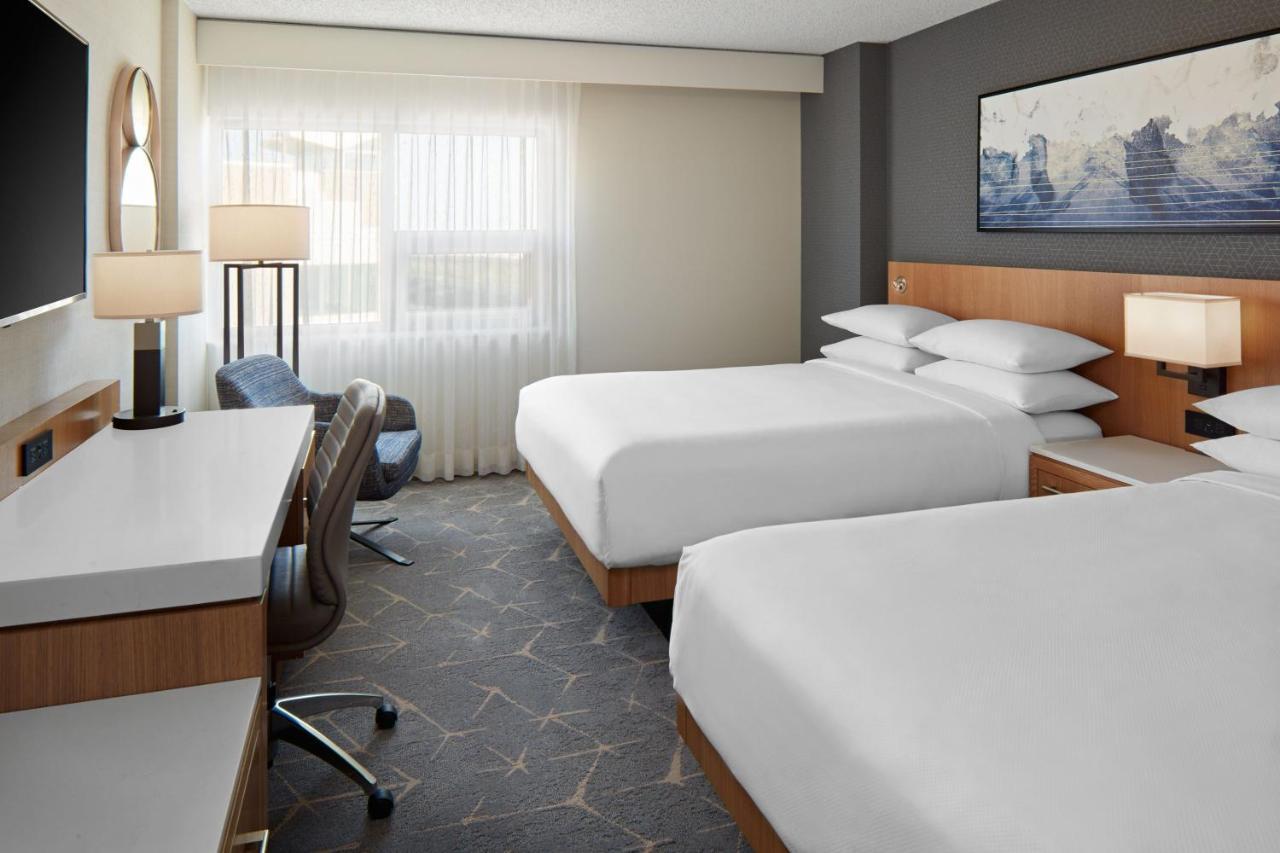 Delta Hotels Calgary Airport In-Terminal Экстерьер фото