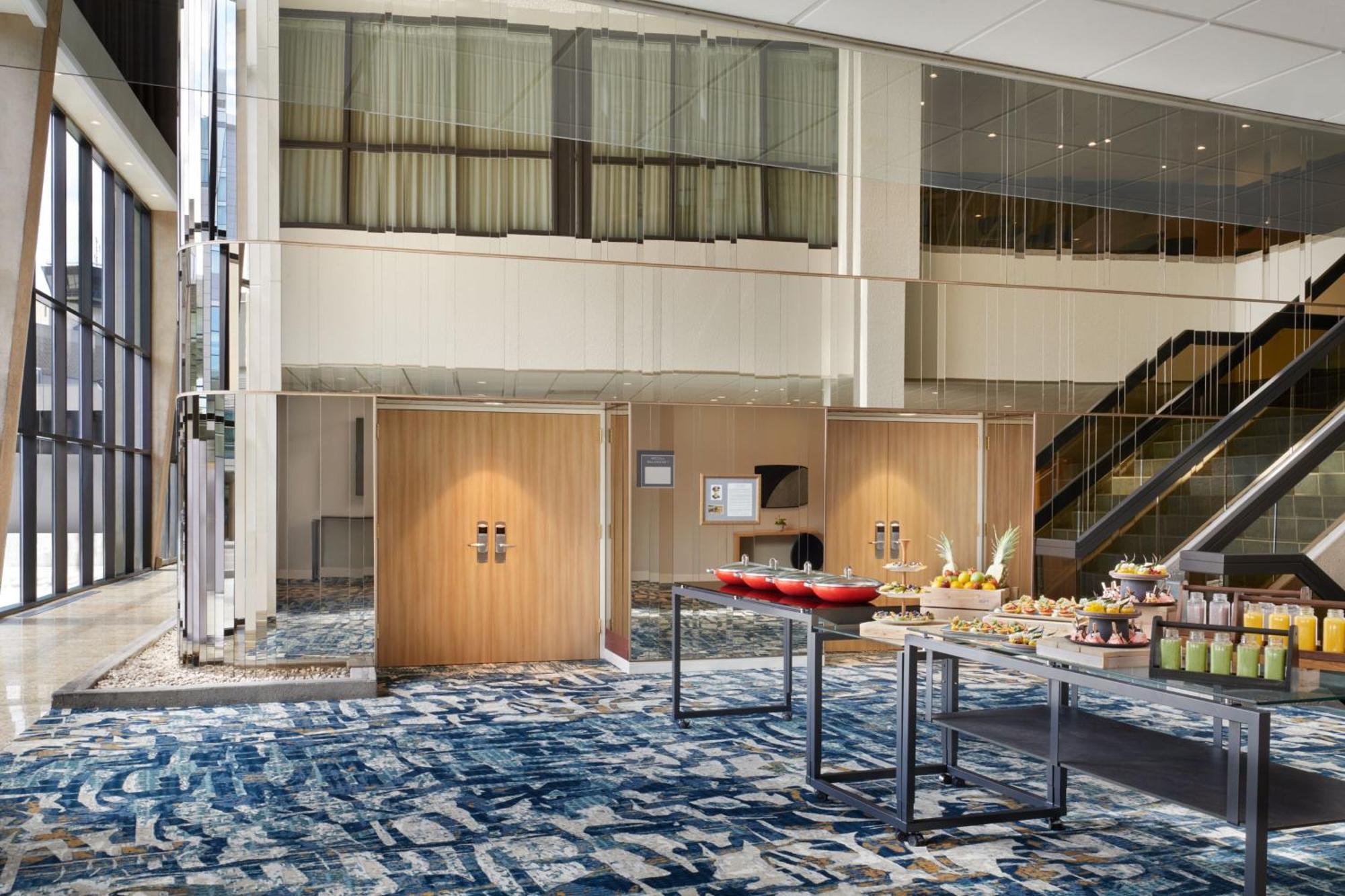 Delta Hotels Calgary Airport In-Terminal Экстерьер фото