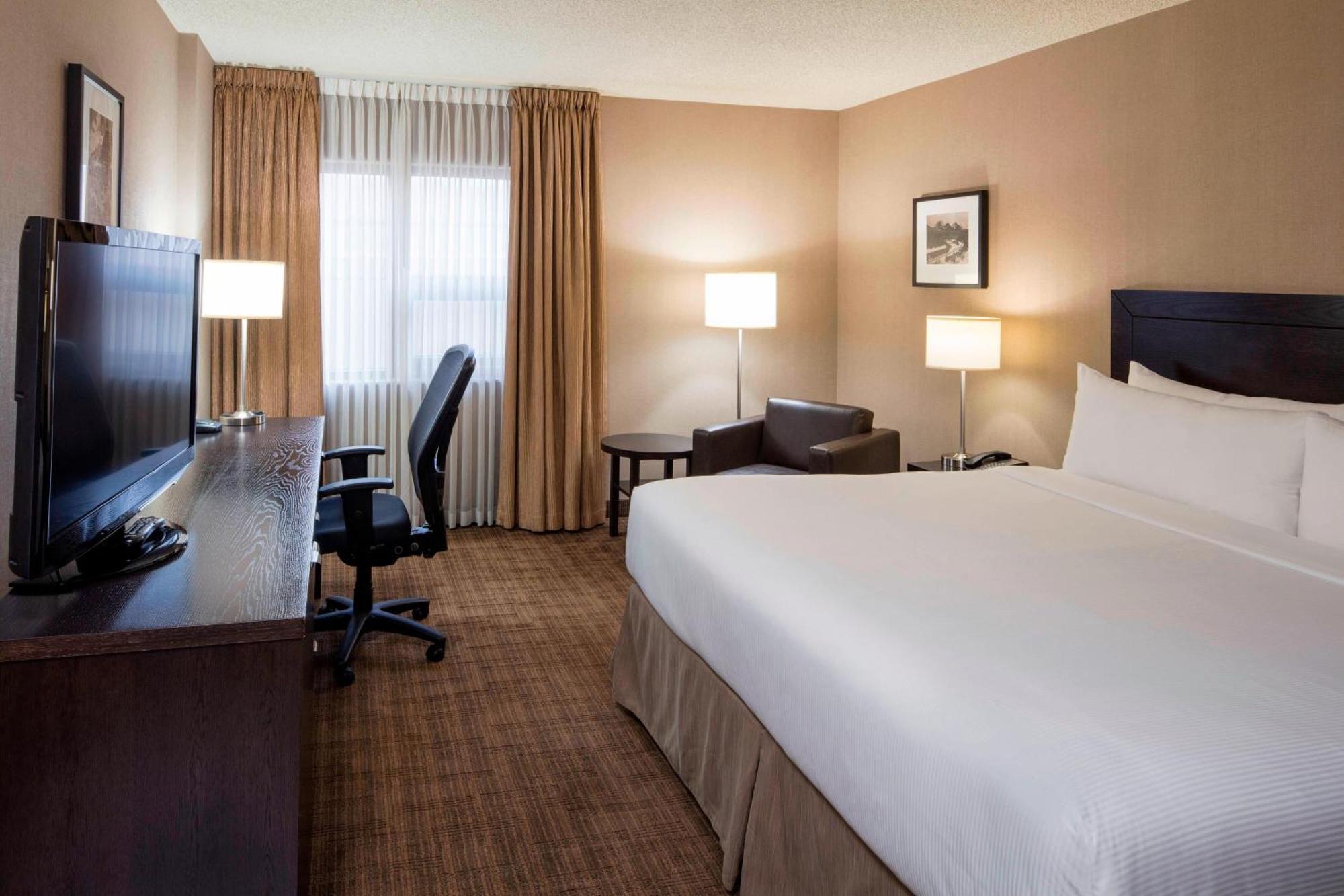 Delta Hotels Calgary Airport In-Terminal Экстерьер фото