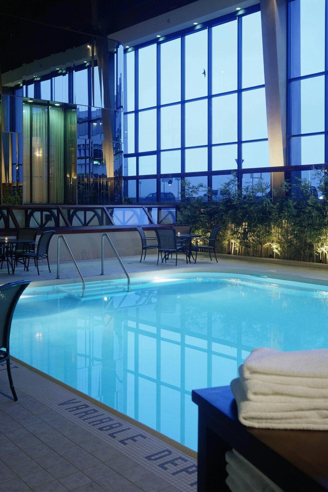 Delta Hotels Calgary Airport In-Terminal Экстерьер фото