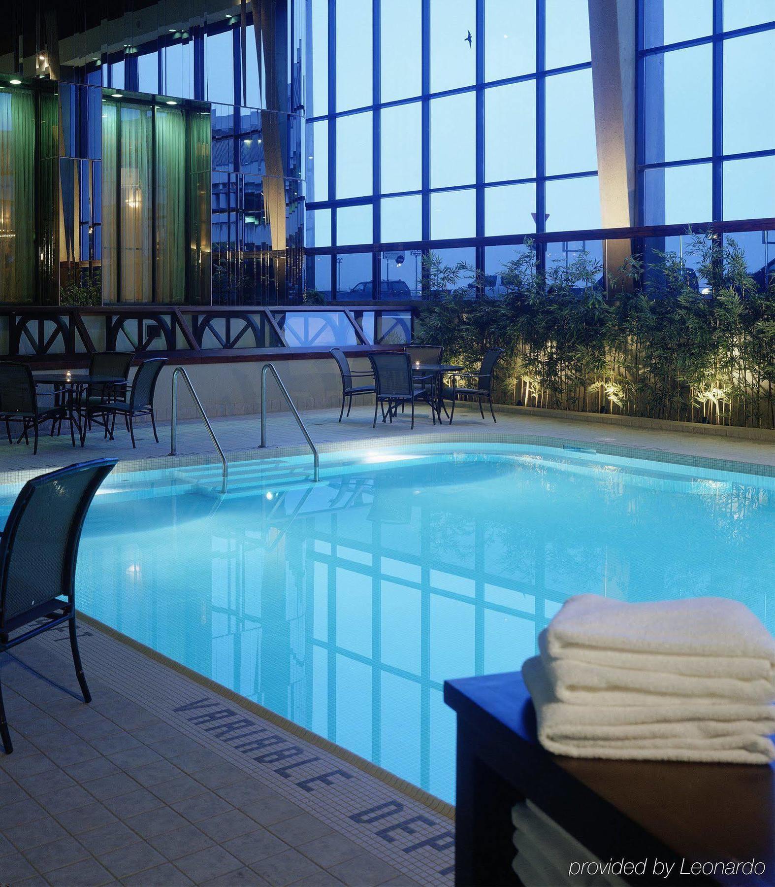 Delta Hotels Calgary Airport In-Terminal Экстерьер фото